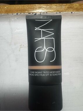 NARS Pure Radiant Tinted Moisturizer - Black Packaging